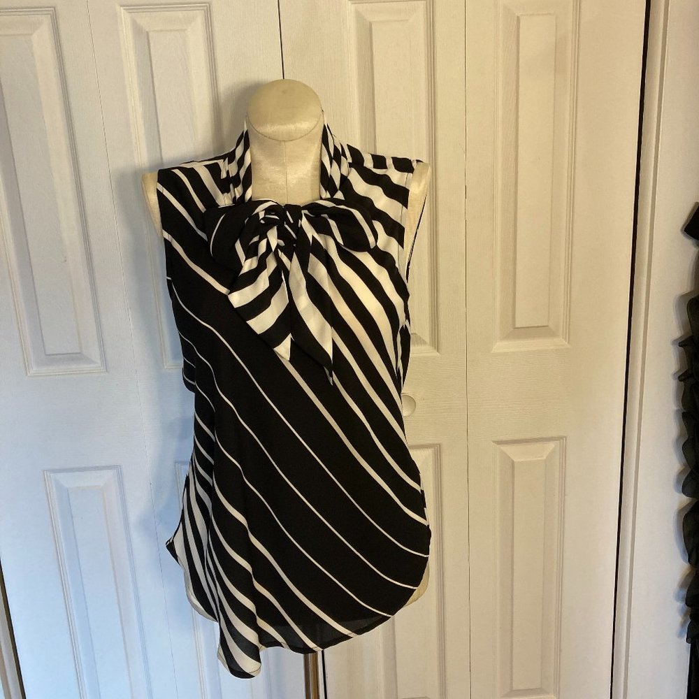 Anthropologie Meadow Rue Pussy Bow Sleeveless Blouse Sz L